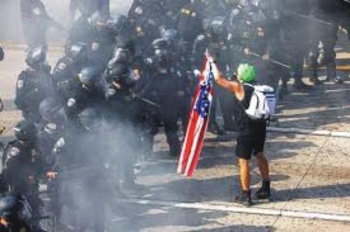 USA: Protests intensify in Los Angeles, emergency curfew imposed, hundreds arrested