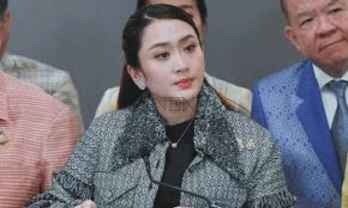 Thai court suspends PM from office in phone call scandal